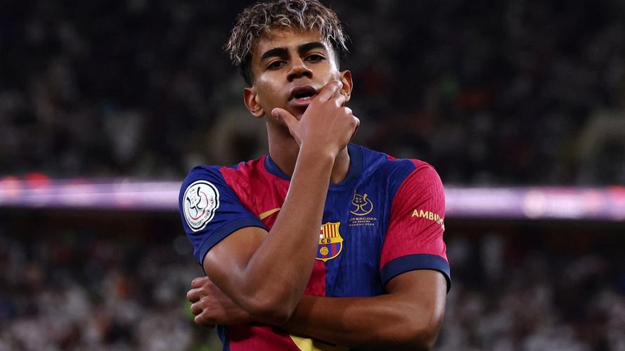 德甲半场：费尔南德斯连送精彩扑救，奥格斯堡0-0汉堡（德甲半场：费尔南德斯连连神扑，奥格斯堡与汉堡互交白卷）