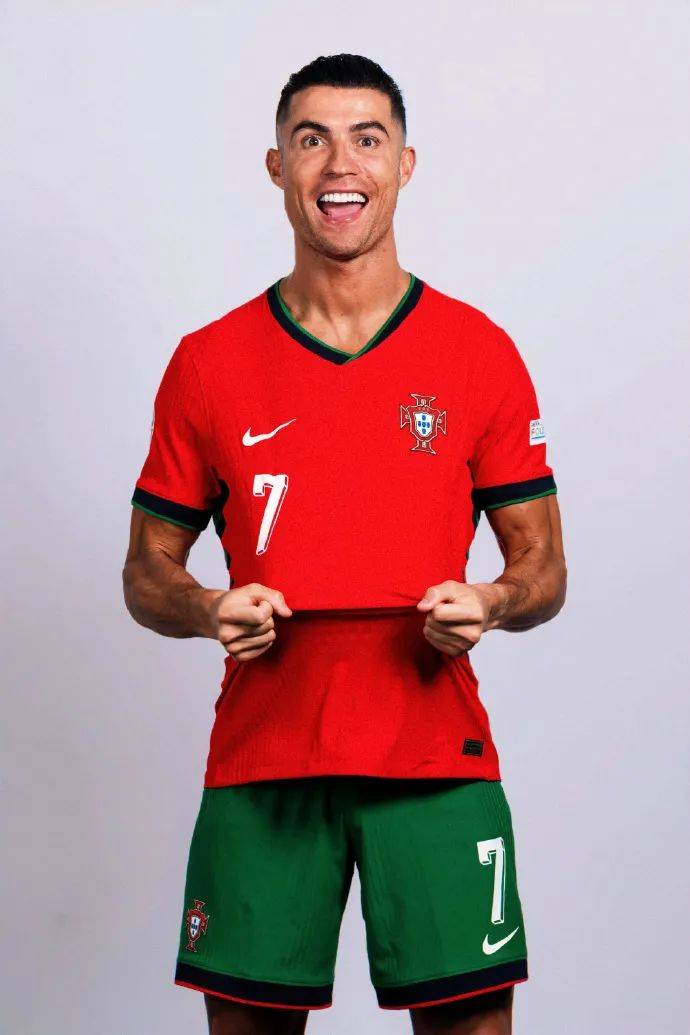 相当炸裂！44岁的小罗就要当爷爷了！（44岁的小罗即将升级当爷爷！）