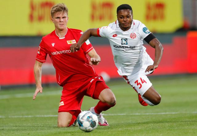 国足热身赛战胜对手士气大增（国足热身赛告捷，士气高涨）