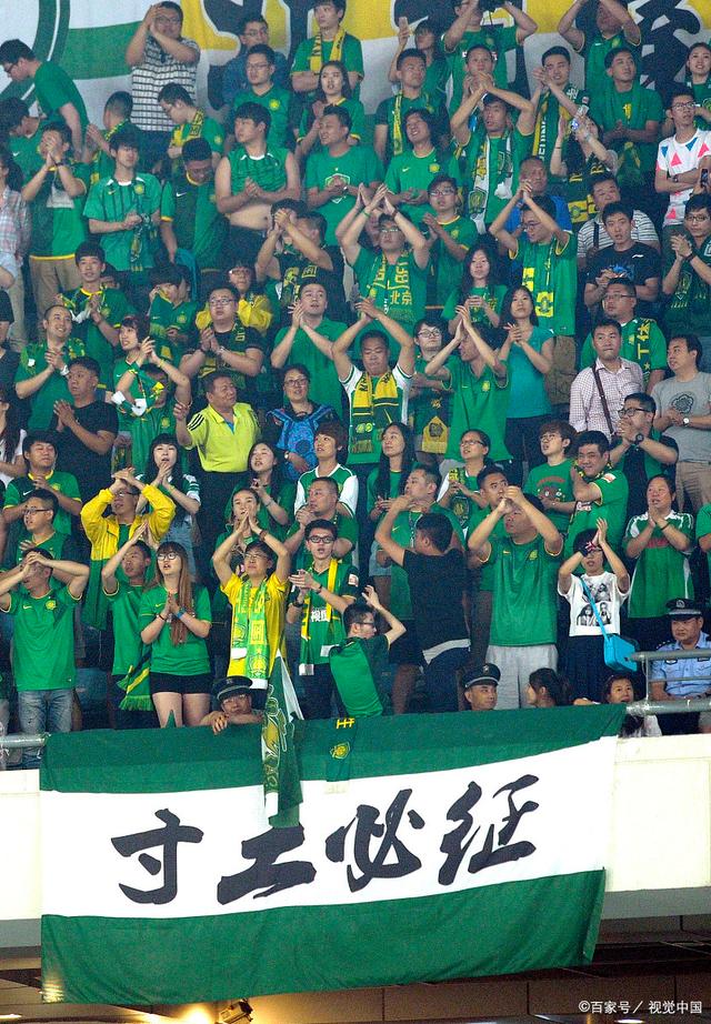 门将助攻前锋！离谱名场面