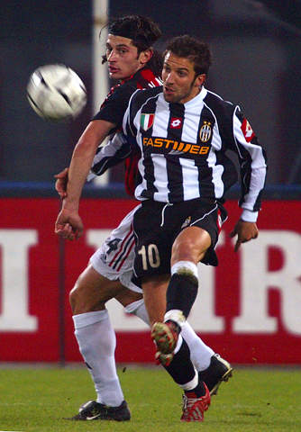 15岁道曼禁区内天秀回旋破门，青年欧冠阿森纳4-2逆转拜仁（青年欧冠15岁道曼禁区回旋破门，阿森纳4-2逆转拜仁）