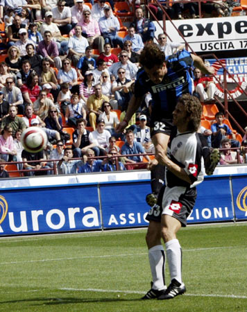 西班牙人瞄准西甲前六与1亿欧元收入目标（西班牙人剑指西甲前六，营收冲击1亿欧元）