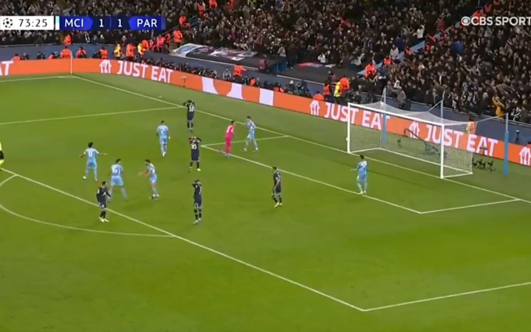 斩获皇马生涯首球，赫伊森是本赛季西甲进球最年轻的后卫（赫伊森迎皇马处子球，成本季西甲最年轻破门后卫）